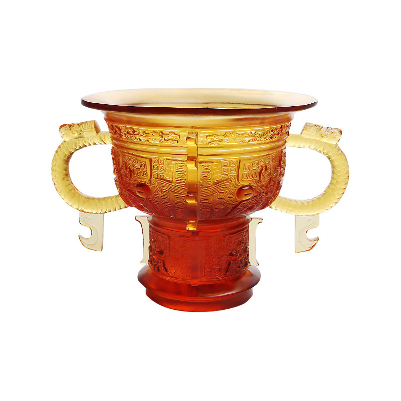 Trípode chino con mango de orejas de dragón y diseño de espinas