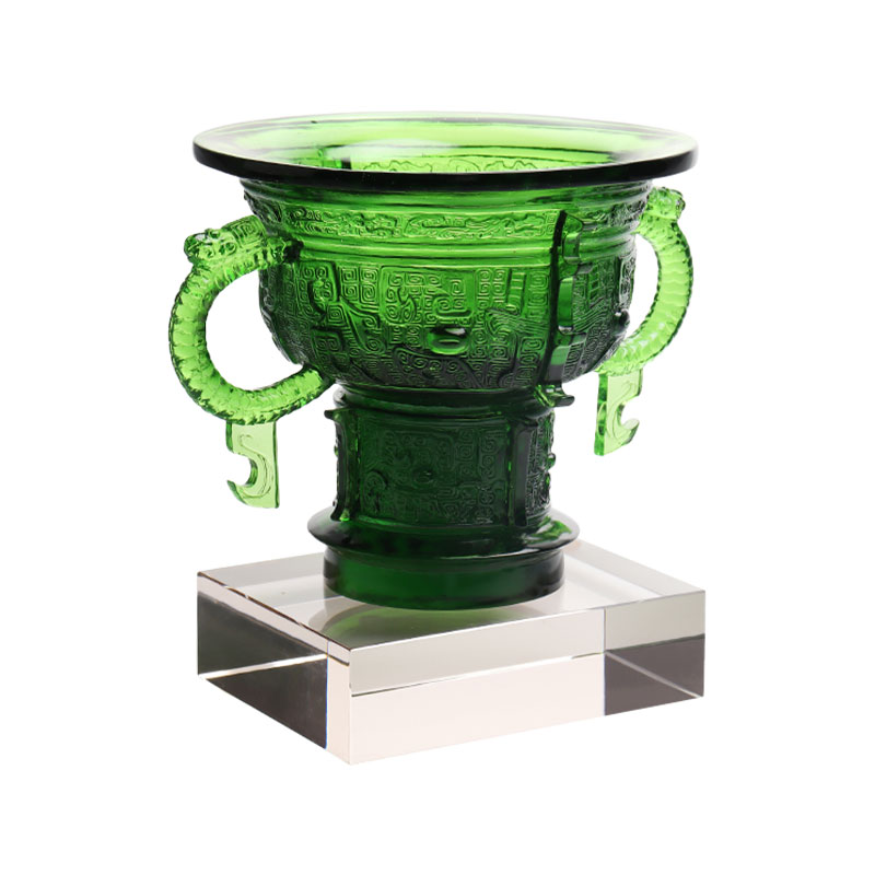 Trípode chino con mango de orejas de dragón y diseño de espinas