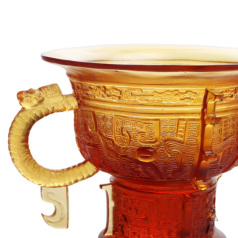 Trípode chino con mango de orejas de dragón y diseño de espinas