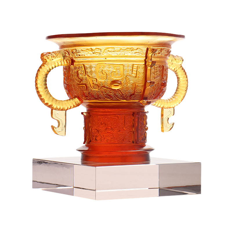 Trípode chino con mango de orejas de dragón y diseño de espinas