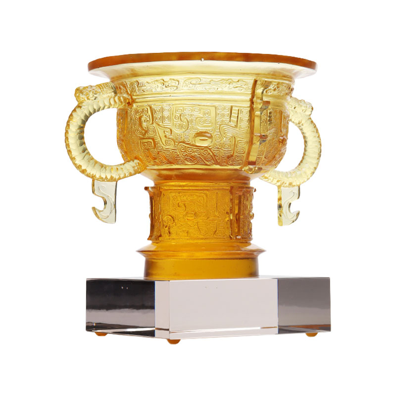 Trípode chino con mango de orejas de dragón y diseño de espinas