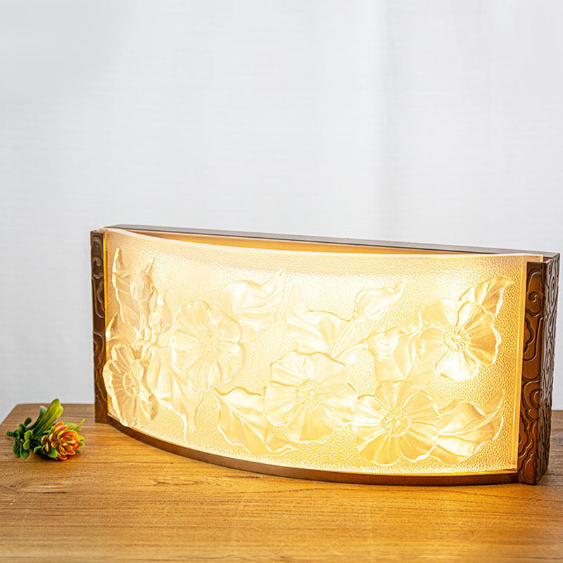 Adornos de lámparas decorativas de vidrio con estampado de flores de hibisco.