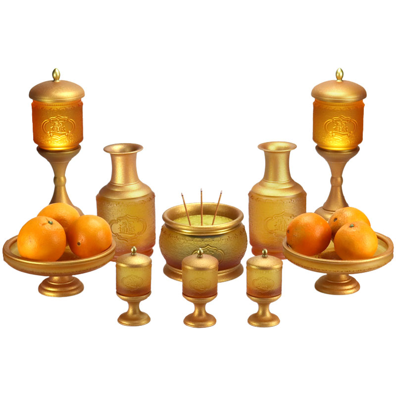 Ofrendas de vidrio para el templo budista para traer riquezas y tesoros.