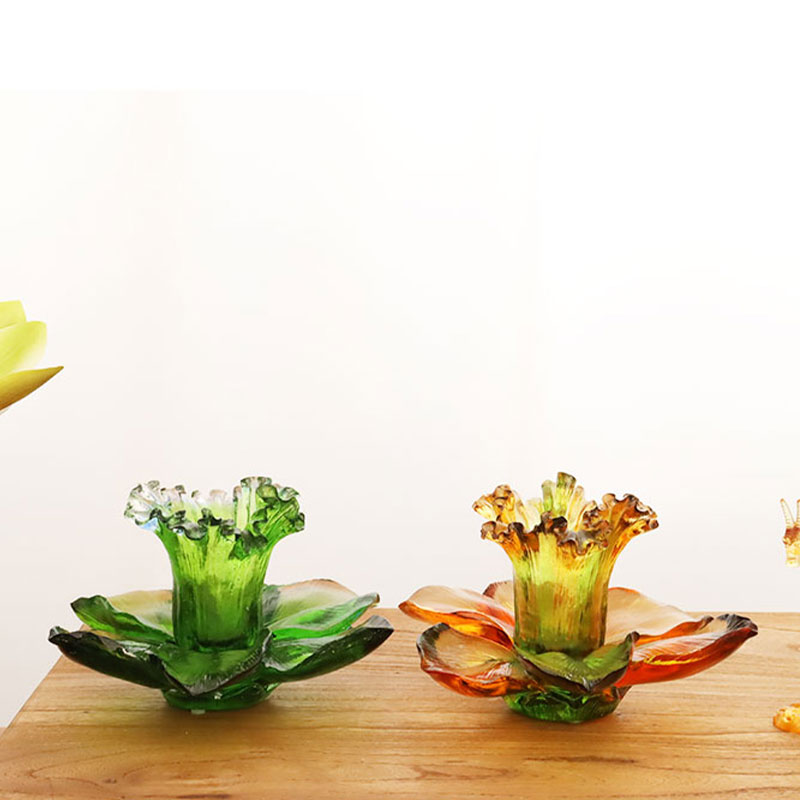 Candelero de vidrio en forma de pétalo
