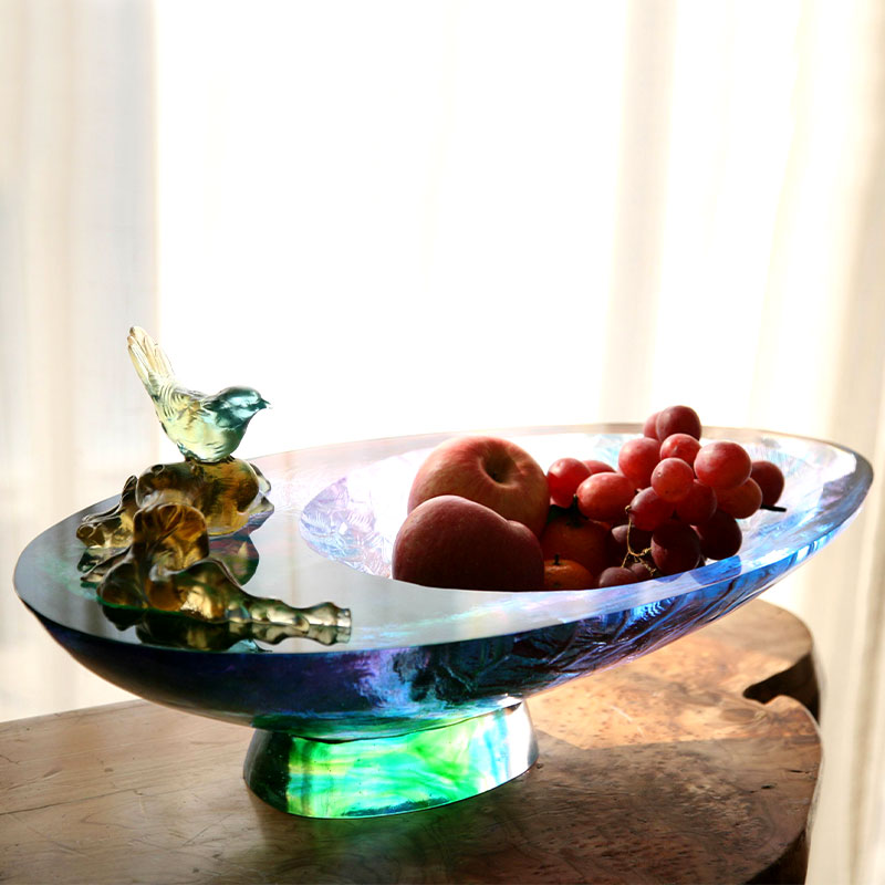 Frutero de cristal con decoración de pájaros.
