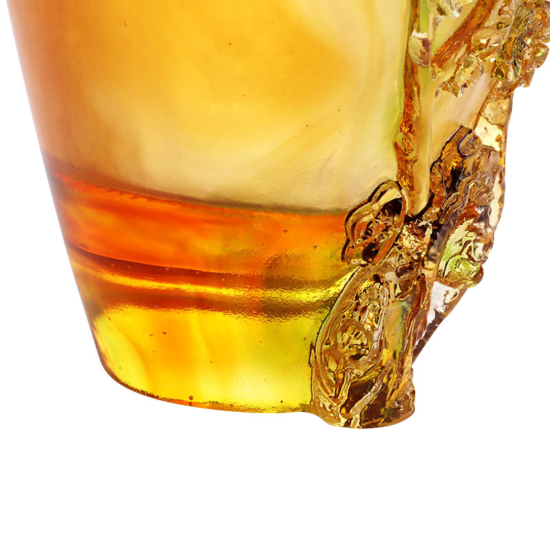 Decoraciones para el hogar Flor de ciruelo Diseño tallado Florero de vidrio ámbar