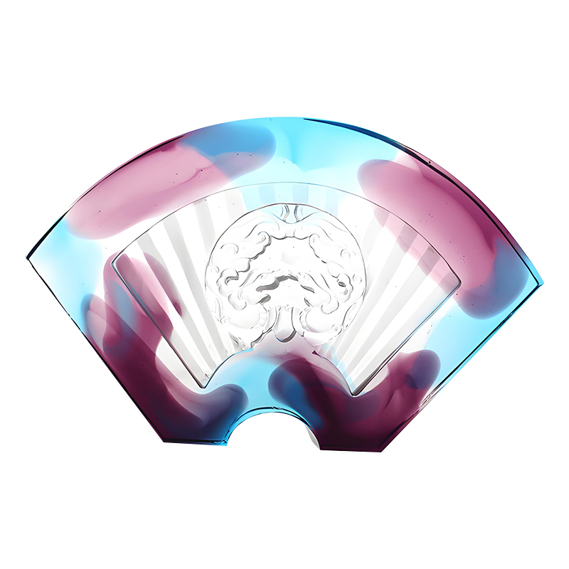 Adornos chinos de vidrio esmaltado en forma de abanico.