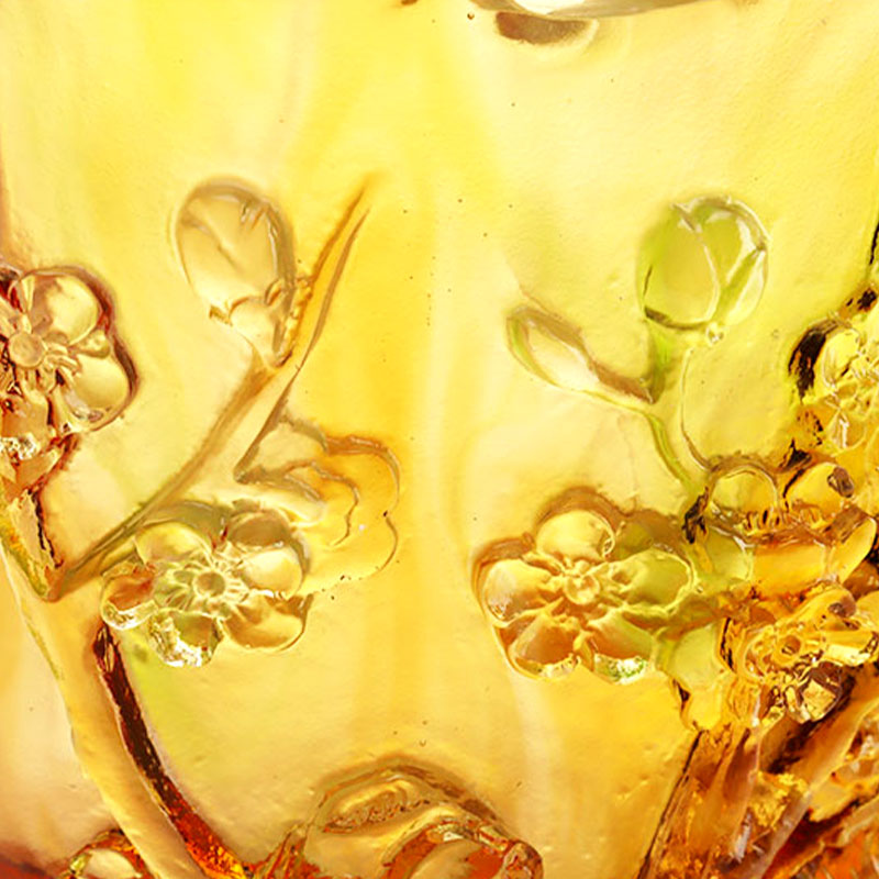 Decoraciones para el hogar Flor de ciruelo Diseño tallado Florero de vidrio ámbar