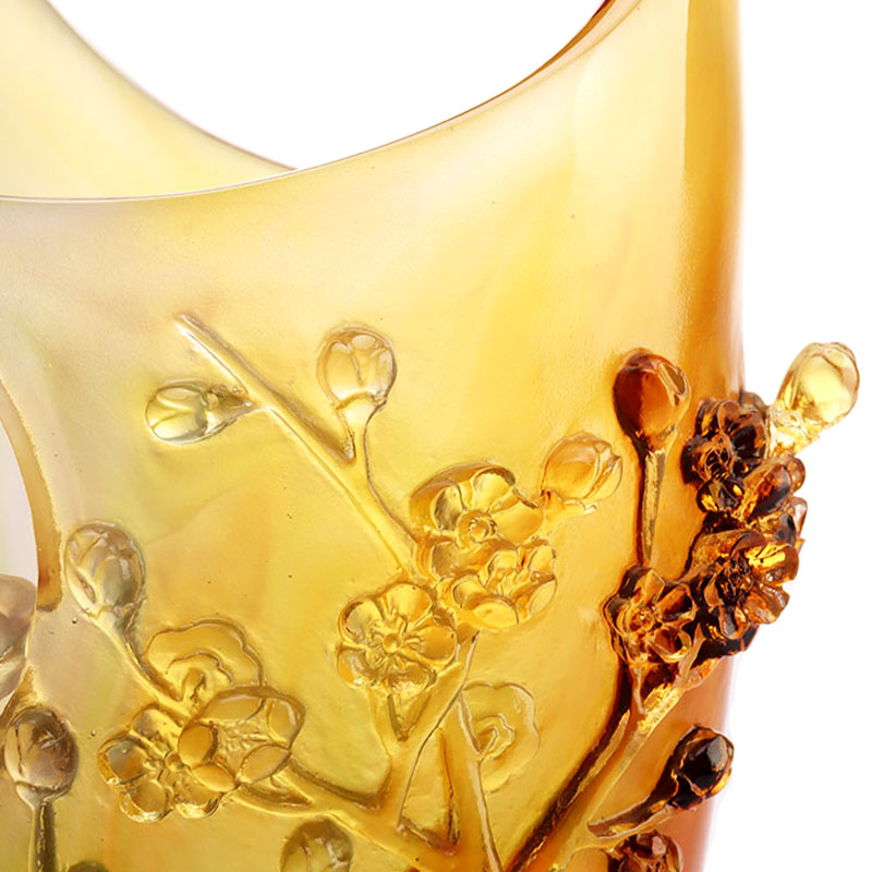 Decoraciones para el hogar Flor de ciruelo Diseño tallado Florero de vidrio ámbar