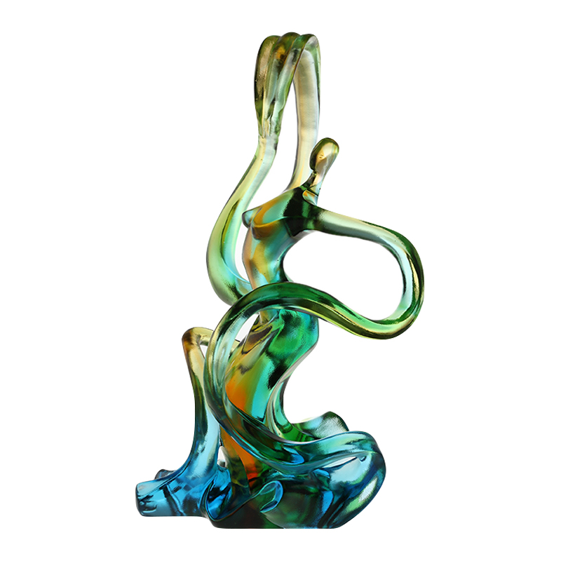 Adornos de vidrio coloreados para decoración del hogar.