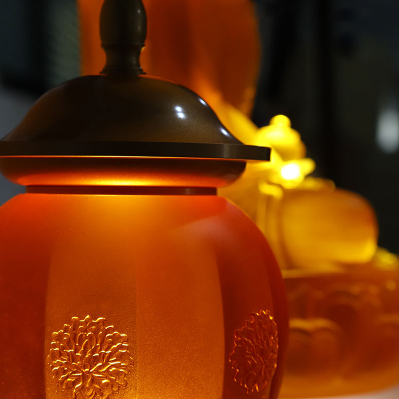 Conjunto de ofrendas de vidrio dorado para altar budista de la serie