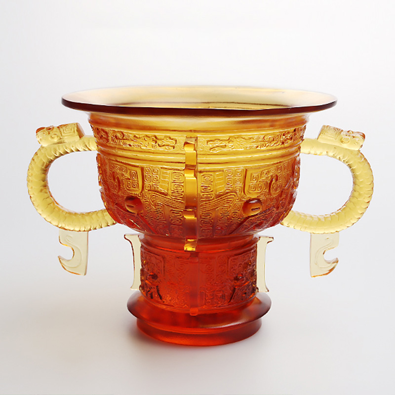 Trípode chino con mango de orejas de dragón y diseño de espinas