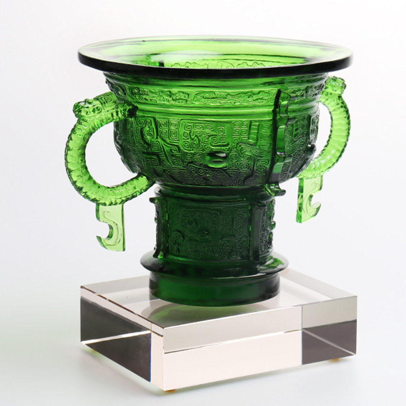 Trípode chino con mango de orejas de dragón y diseño de espinas