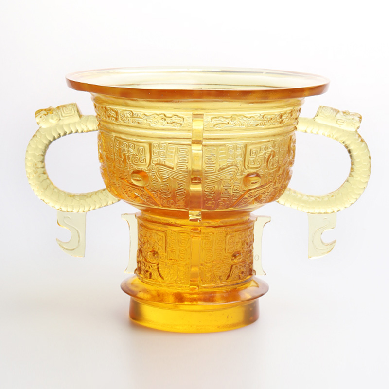 Trípode chino con mango de orejas de dragón y diseño de espinas