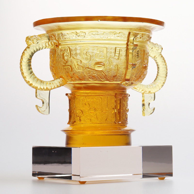 Trípode chino con mango de orejas de dragón y diseño de espinas